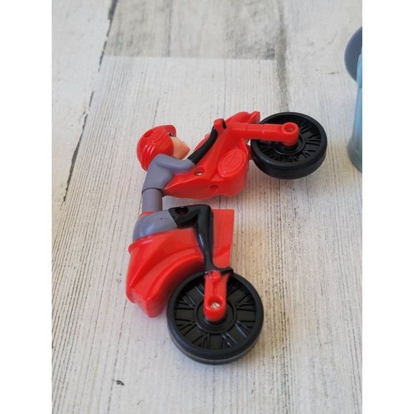 Pixar Incredibles 2 Elastigirl raccoon trash can invisagirl play set toy figure - Picture 4 of 9